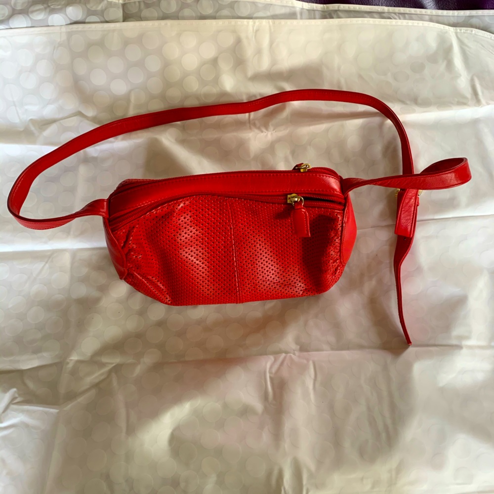Crossbody bag in faux leather red